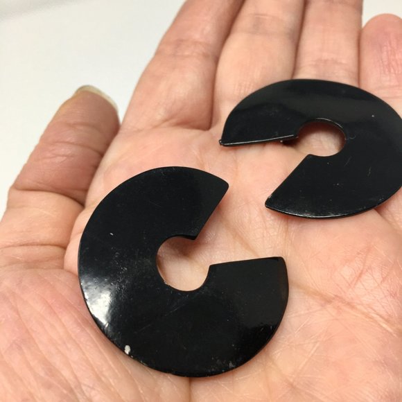 1980s Post-Modern Black Enameled Metal C Shape Earrings - Picture 6 of 10